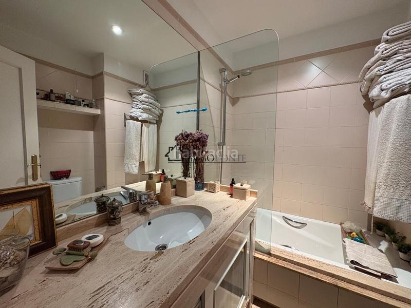 Foto 3792d9fe-db6e-4d90-8495-c5e76231bfa7. Pis a Zona de Plaza de Barcelos Pontevedra