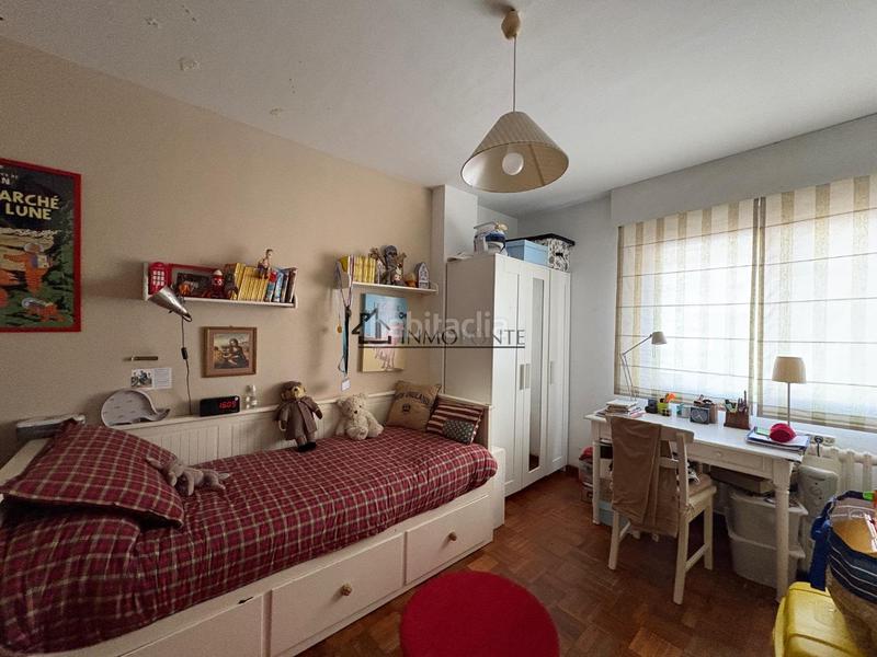 Foto a3878268-c1b2-4e9c-b77d-6cd671a9f0b6. Pis a Zona de Plaza de Barcelos Pontevedra