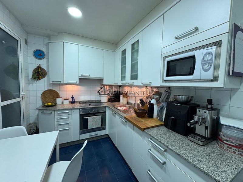 Foto d43aadf9-125e-43bc-9b60-e2f284435bca. Pis a Zona de Plaza de Barcelos Pontevedra