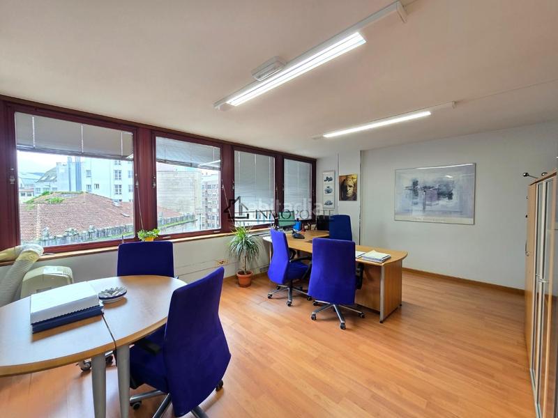 Foto 3a8cf166-b342-46b5-a100-0e2cc81ed8f0. Location bureau dans Centro - Echegaray Pontevedra