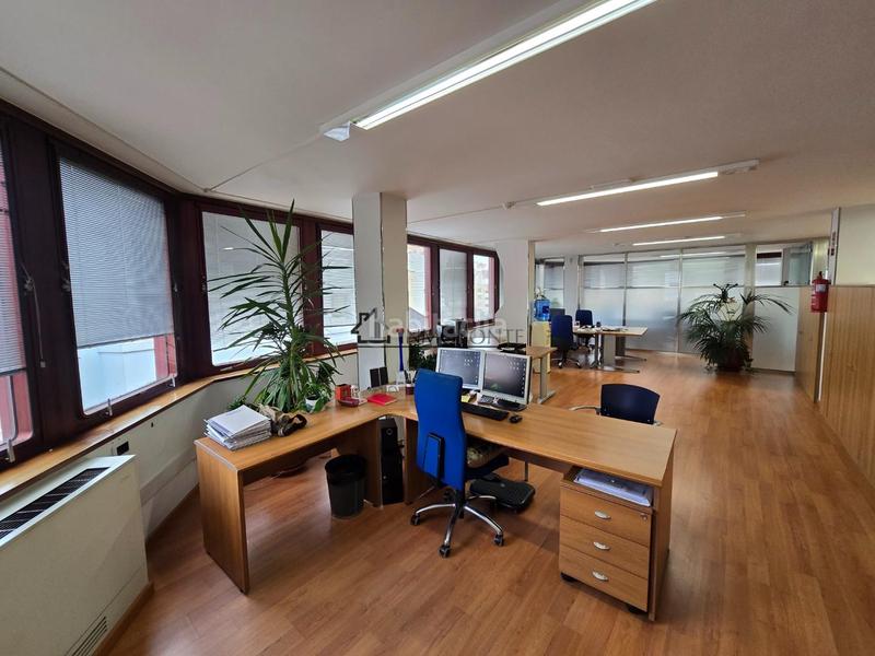 Foto 54b3e914-7255-48c7-aa90-ff7a8ae8fcc0. Location bureau dans Centro - Echegaray Pontevedra