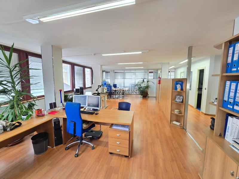 Foto 74dd1d19-3613-49b8-a94c-ed37a73366ce. Location bureau dans Centro - Echegaray Pontevedra