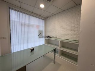 Lloguer Local Comercial a Zona de Plaza de Barcelos. Se alquila local comercial  120 m   oportunidad única para tu ne