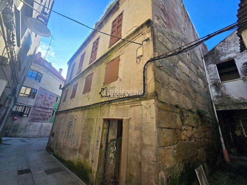 Foto daff5468-be37-4031-b6b6-9e82f3bd811e. Casa adossada a Marín