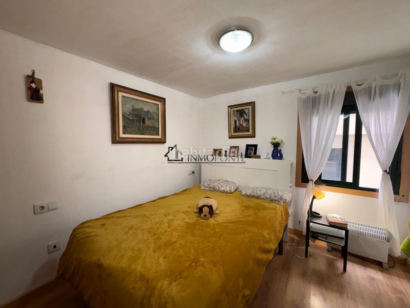 Foto d8c7b4de-3ff0-431c-96a0-33a012eff48f. Casa adossada a Marín