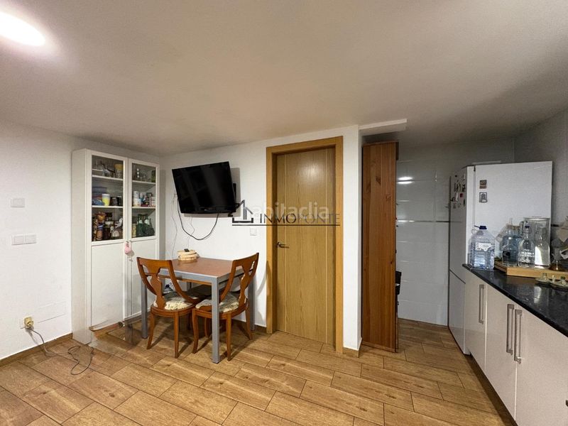 Foto dbcdf107-70bb-4b3d-a131-1066060f0093. Casa adossada a Marín