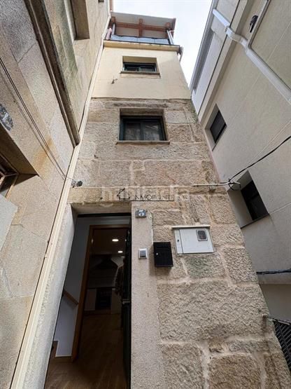 Foto e15db89f-a429-4d3e-9ef3-c4208360e3c9. Casa adossada a Marín