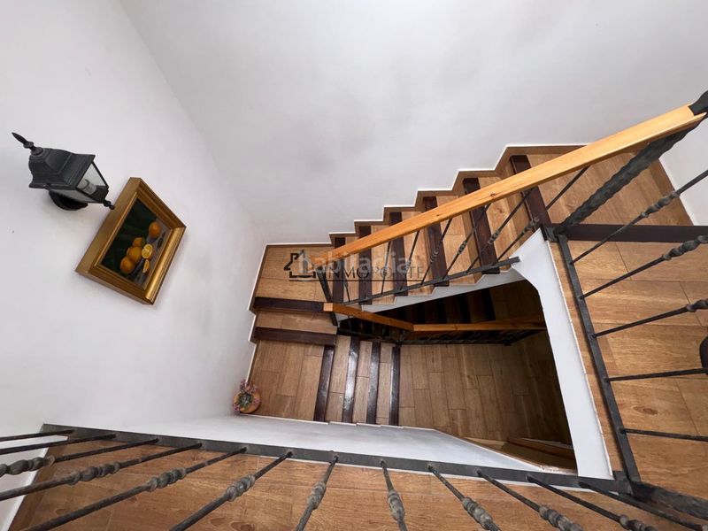 Foto e65a8ea2-4dbe-4b35-ba02-cd5307568f4b. Casa adossada a Marín