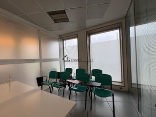 Lloguer Local Comercial a Zona Fernández Labreda. Se alquila local comercial en avenida de vigo, ponteedra. excele