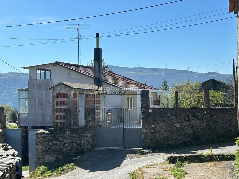 Foto 03e44395-3381-401f-b822-66f1d10a299b. Casa amb aparcament a Forcarei