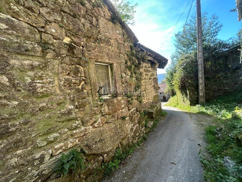 Foto 234afdbc-3717-4a7b-ad8d-f1aae2380c50. Casa amb aparcament a Forcarei