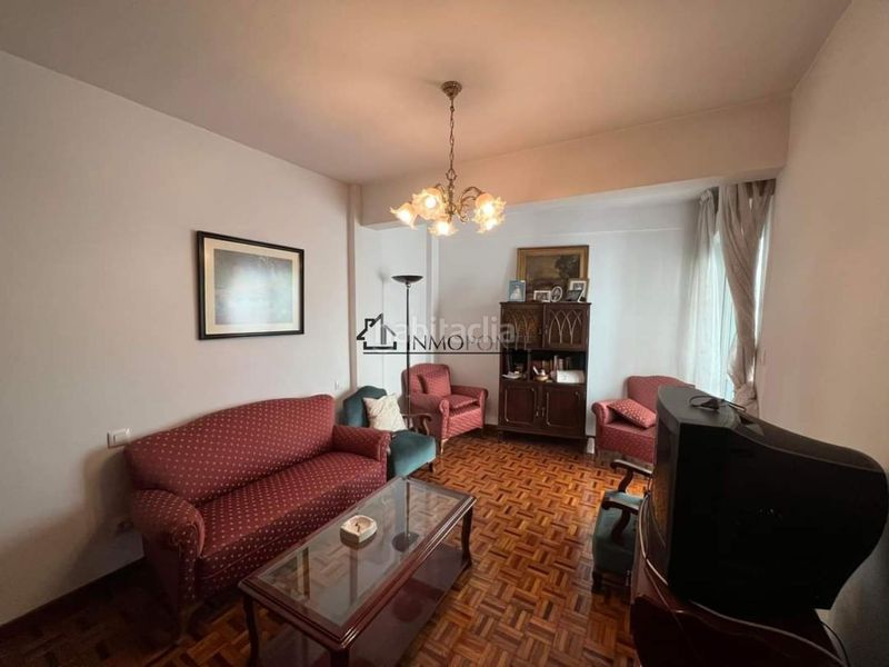 Foto dd6e84af-bee2-4a49-a5b5-d547a39f62a1. Pis a Zona de Plaza de Barcelos Pontevedra