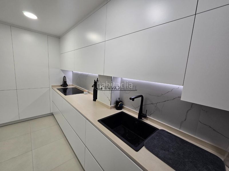 Foto 0b655c18-c10e-4546-babb-9850423ea8c6. Pis amb calefacció aparcament a Zona Fernández Labreda Pontevedra