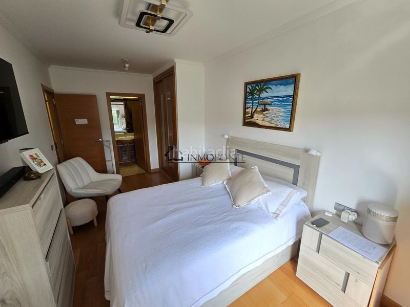 Foto e4fe34ff-0399-4799-9363-01d22316bb6e. Pis amb calefacció aparcament a Zona Fernández Labreda Pontevedra
