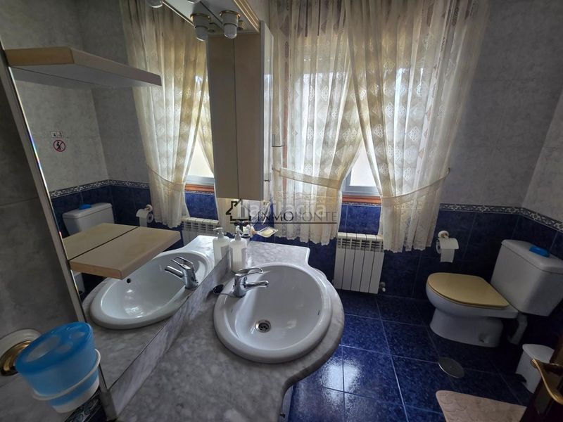 Foto 5b0af54b-5e09-4049-989d-c363f79a4eea. Casa amb calefacció aparcament a Moaña
