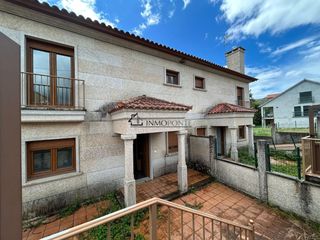 Doppelhaus in Moaña. Excelente oportunidad de adquirir un chalet pareado de piedra a
