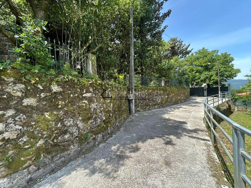 Foto c18bb8cd-8383-4479-b3f4-595db1582276. Casa amb aparcament a Cotobade