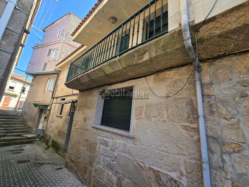 Foto 4ad1c66b-453b-4978-a005-47cc75a957f5. Casa aparellada a Marín
