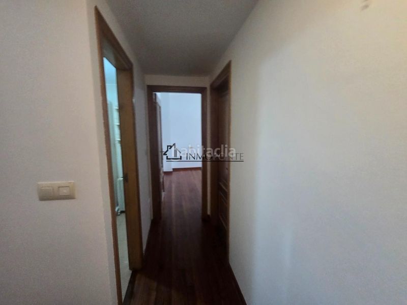 Foto 4e8b779b-e328-4ec9-97ef-160ea428ed76. Casa aparellada a Marín