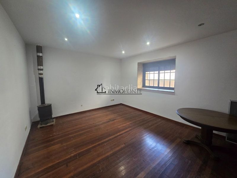 Foto ac6c24e7-6547-4596-9770-d2aaa55be337. Casa aparellada a Marín