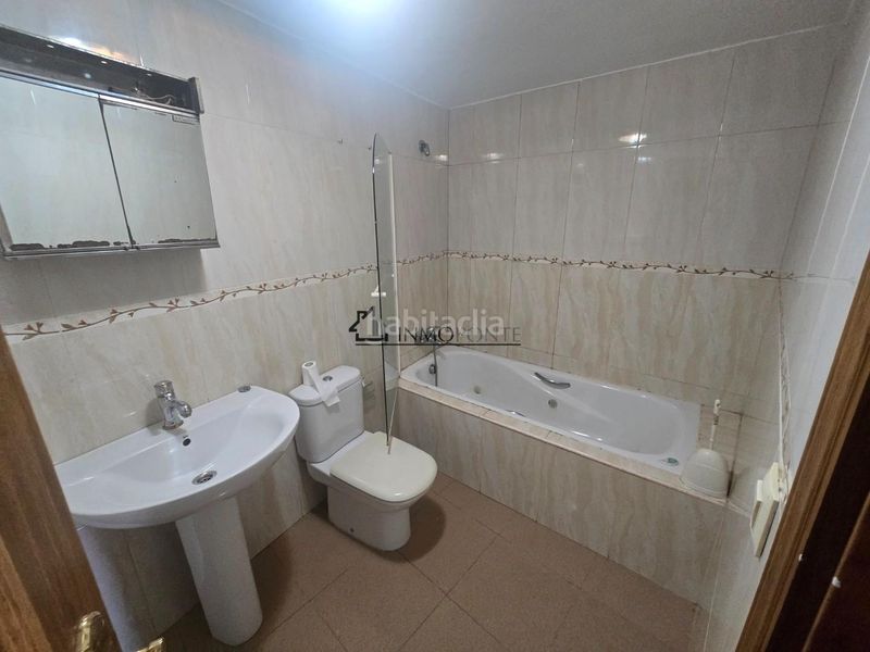 Foto adea3513-4455-4b88-b522-c0d7858f7ef6. Casa aparellada a Marín