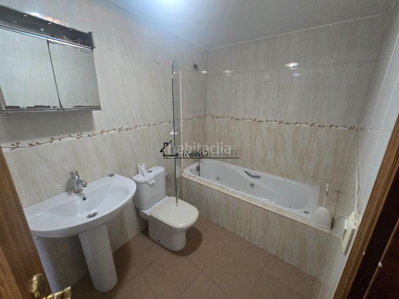 Foto ca274d4c-69e0-42e8-89db-7e6b4dd6c68c. Casa aparellada a Marín