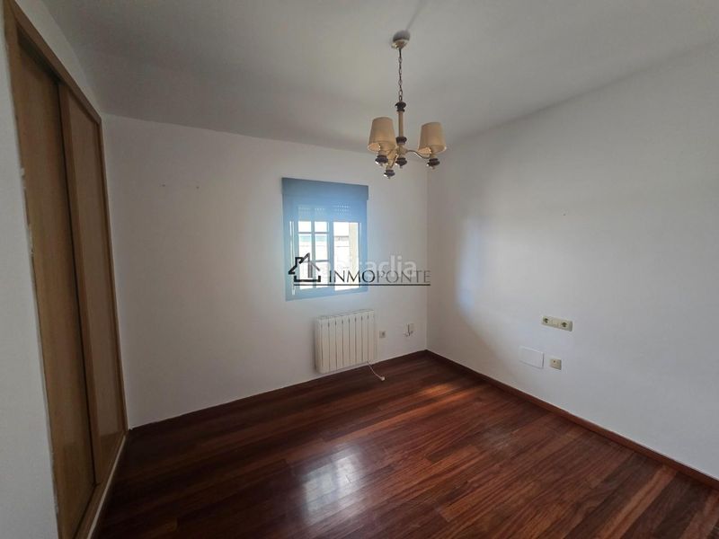 Foto cb029ff2-212b-4468-b1fb-5314ac4a42ff. Casa aparellada a Marín