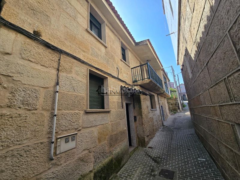 Foto da395a3d-32f4-4655-80fb-7cb533465170. Casa aparellada a Marín