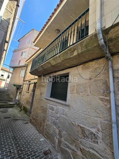 Foto e14e4af4-9143-4744-b97c-0f8b2ecdd546. Casa aparellada a Marín