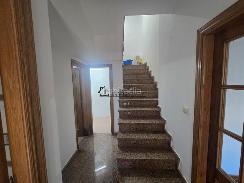 Foto ef9a9334-ca55-48bd-92aa-99b0a4f53408. Casa aparellada a Marín