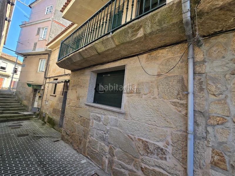 Foto f21e72d5-bd43-4bd2-8978-5be244945b3b. Casa aparellada a Marín