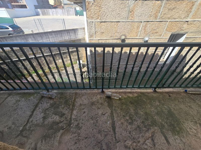 Foto f8750a91-3d51-412f-94fe-bed1e9a02e4d. Casa aparellada a Marín