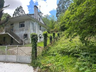Maison à Forcarei. En venta casa espaciosa con amplio terreno en pousada, forcarei.