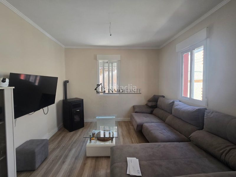 Foto c85d892f-ac24-4af5-97b8-97e578a51e59. Casa amb calefacció a Marín
