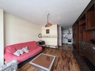 Pis en Zona de Plaza de Barcelos. Se vende piso de dos habitaciones, ba�o completo, cocina equipad