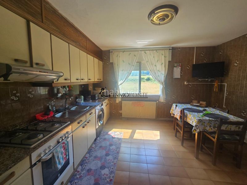 Foto b0a499d2-1d5b-40cb-b12c-a40bcc160a57. Casa amb calefacció aparcament a Estrada (A)