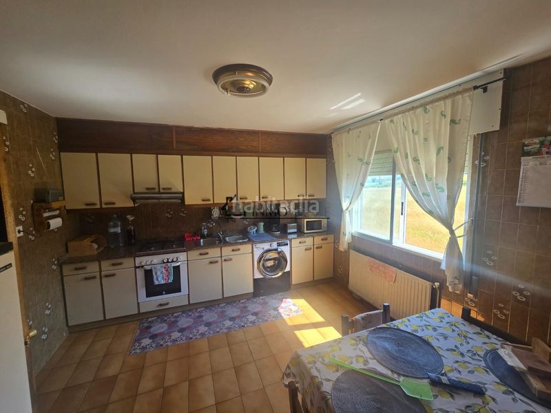 Foto f3b78424-d08a-419a-8703-974790110678. Casa amb calefacció aparcament a Estrada (A)