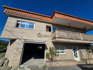 Rent House in Vilaboa. Se alquila amplia vivienda situada en vilaboa, lugar acuña, a ta