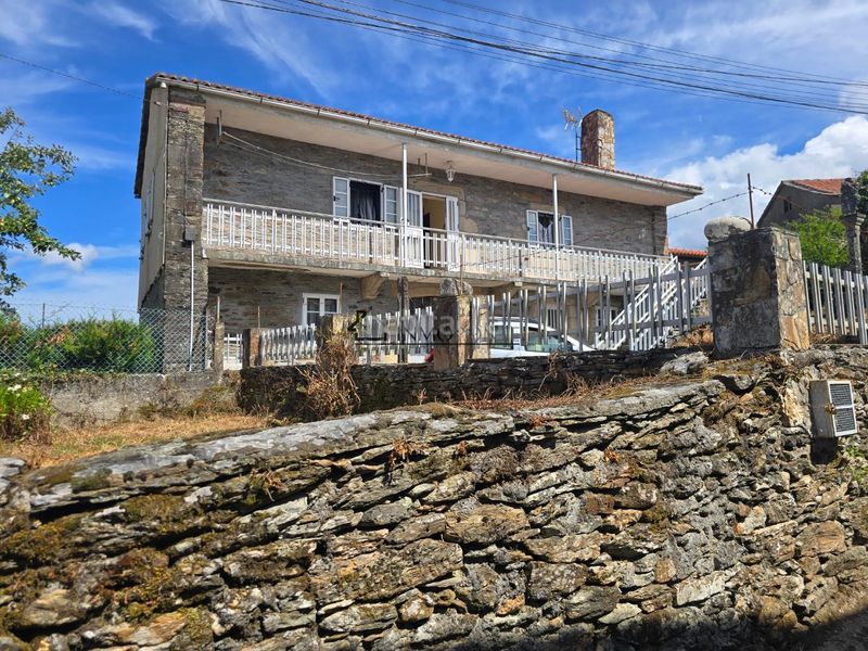 Foto 2d756b46-2e45-45df-b912-e25d9b2e623d. Casa amb calefacció aparcament a Forcarei