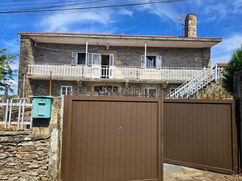 Foto c18d6466-54d3-49a5-9d5f-d495c36b0d23. Casa amb calefacció aparcament a Forcarei