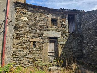 Casa a Forcarei. Se vende casa de piedra para restauración integral en soutelo de