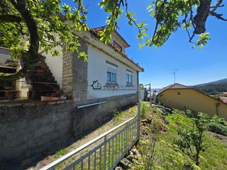 Casa in San Xoán de Poio. Casa para restaurar con jardín en san xoán de poio pontevedra. b
