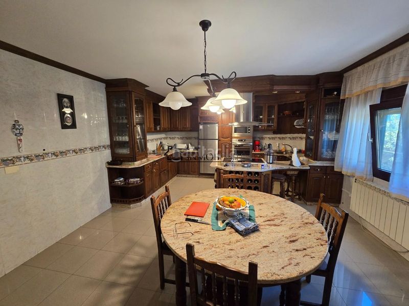 Foto 47da4637-b2d9-4e17-956c-333cfa7aa0ce. Casa amb calefacció aparcament a Valga