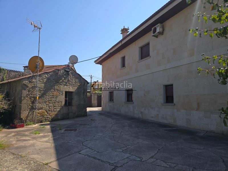 Foto d8f37ef3-4736-469a-9bc2-b421777826e0. Casa amb calefacció aparcament a Valga