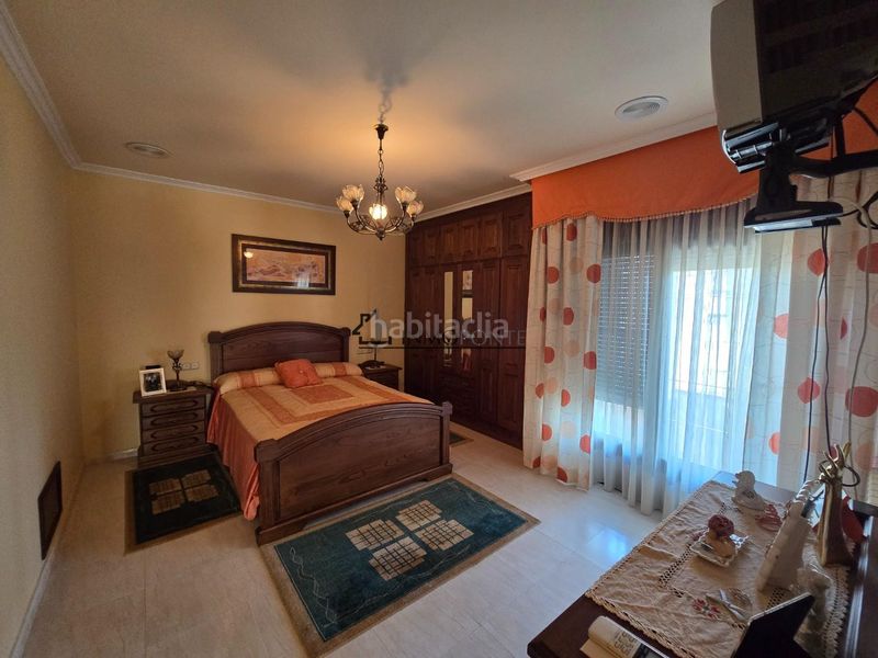 Foto e2d7ffeb-3c04-48e9-93c2-390418fd0409. Casa amb calefacció aparcament a Valga