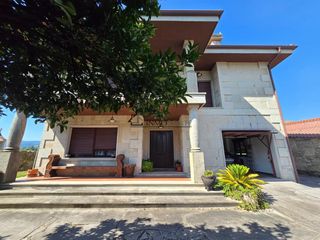 Casa a Valga. Gran propiedad de 1.947 m de terreno y 628 m construidos, ideal