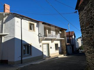 Haus in Forcarei. Casa de piedra adosada, totalmente restaurada y a estrenar! se v