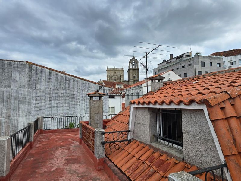 Foto 4d3b1dd5-ed27-4e74-975b-915c585a2a3e. Casa amb calefacció aparcament a Centro - Echegaray Pontevedra