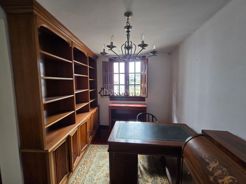 Foto b730fb53-03ba-471f-8c3e-0243765f7cc2. Casa amb calefacció aparcament a Centro - Echegaray Pontevedra