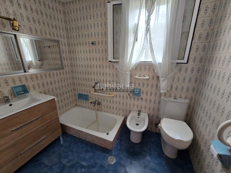 Foto c3530fbd-14ac-427f-995b-a6eb0d9282e0. Casa amb calefacció aparcament a Centro - Echegaray Pontevedra